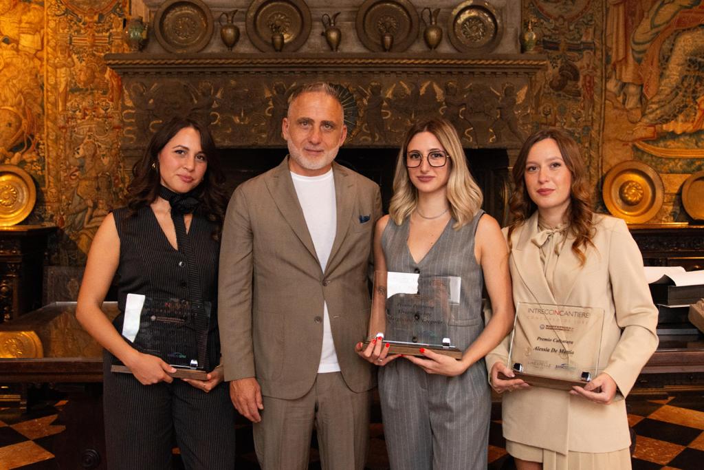 La premiazione di Intreccincantiere vede protagoniste le studentesse IUAD della specialistica in accessori.